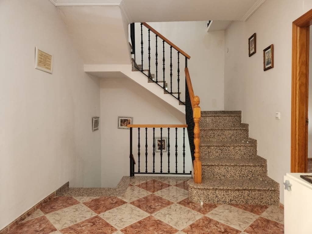 Casa de 4 habitaciones en Luque en venta con piscina - 82.000 € (Ref: 10046105)