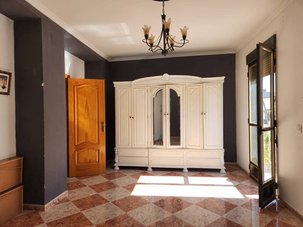 Casa de 4 habitaciones en Luque en venta con piscina - 82.000 € (Ref: 10046105)