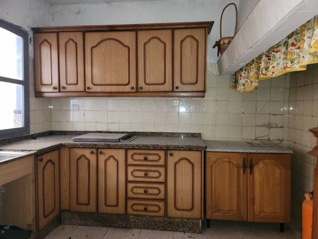 Casa de 4 habitaciones en Luque en venta con piscina - 82.000 € (Ref: 10046105)