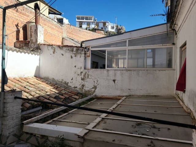 Casa de 4 habitaciones en Luque en venta con piscina - 82.000 € (Ref: 10046105)