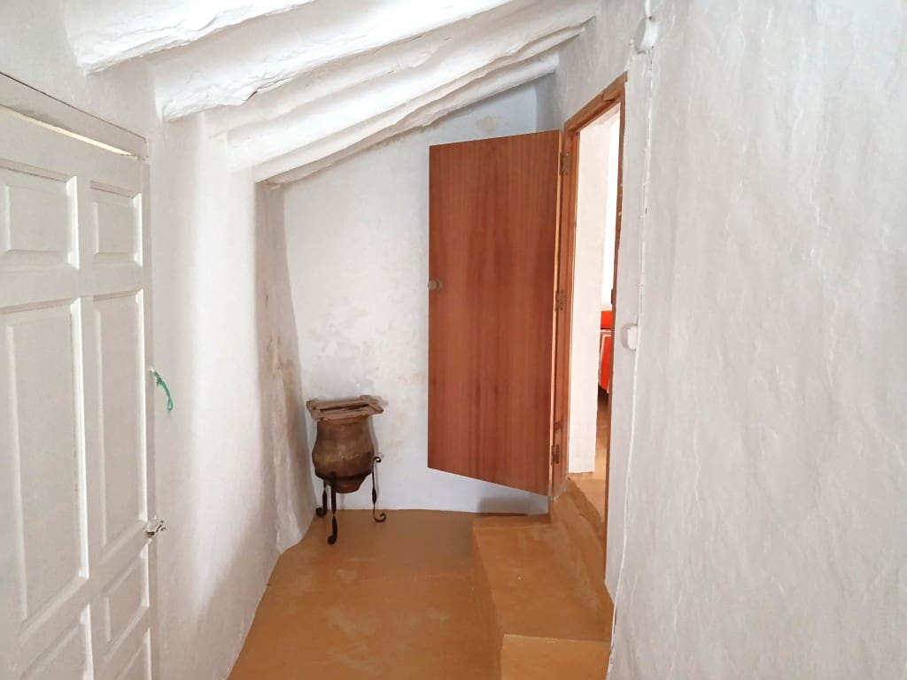 5 bedroom Townhouse for sale in Almedinilla - € 93,000 (Ref: 10046106)