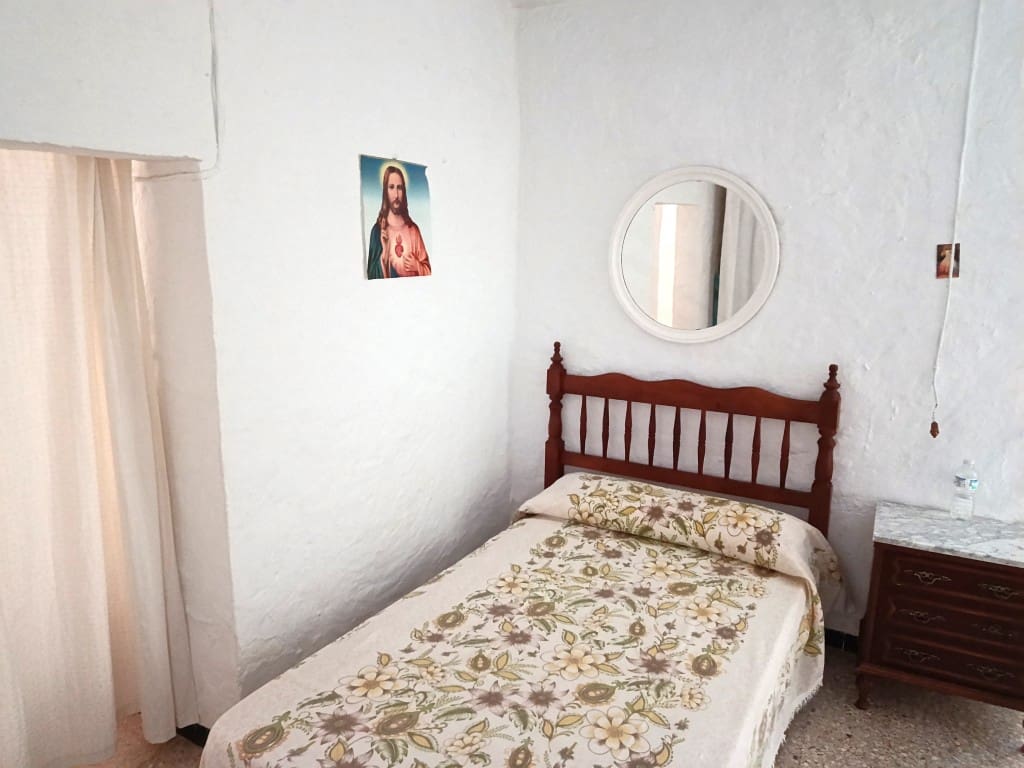 5 bedroom Townhouse for sale in Almedinilla - € 93,000 (Ref: 10046106)