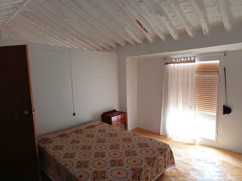 5 bedroom Townhouse for sale in Almedinilla - € 93,000 (Ref: 10046106)