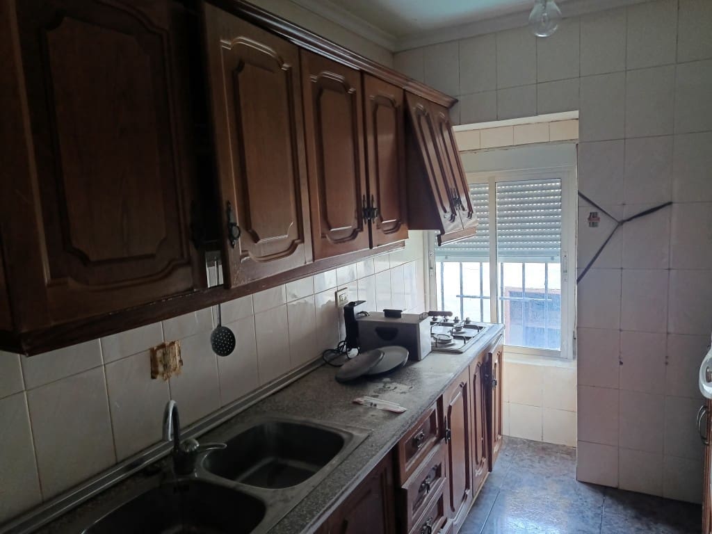 5 bedroom Townhouse for sale in Sabariego with garage - € 53,000 (Ref: 10046125)