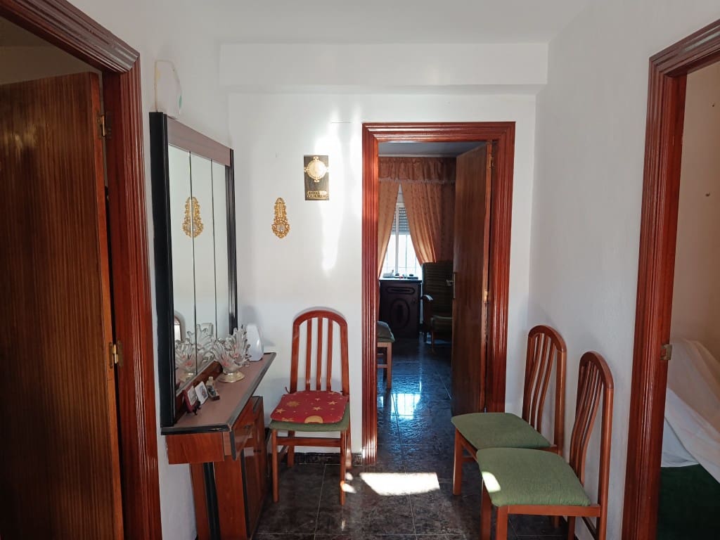 5 bedroom Townhouse for sale in Sabariego with garage - € 53,000 (Ref: 10046125)