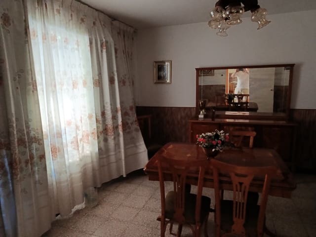 4 quarto Casa em Banda para venda em La Rabita, Alcalá la Real - 95 000 € (Ref: 10046129)