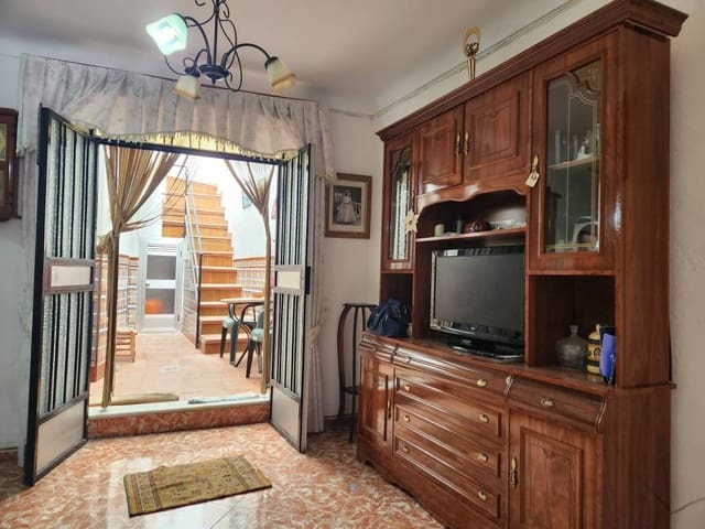 Casa de 4 habitaciones en Luque en venta con piscina - 55.000 € (Ref: 10046131)