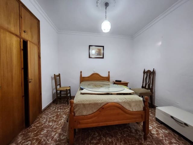 Casa de 4 habitaciones en Luque en venta con piscina - 55.000 € (Ref: 10046131)