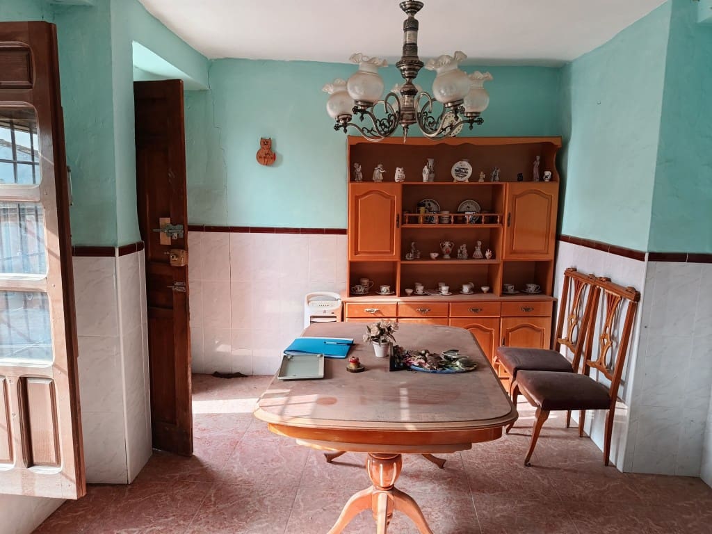 4 bedroom Townhouse for sale in Fuente-Tojar - € 35,000 (Ref: 10046134)