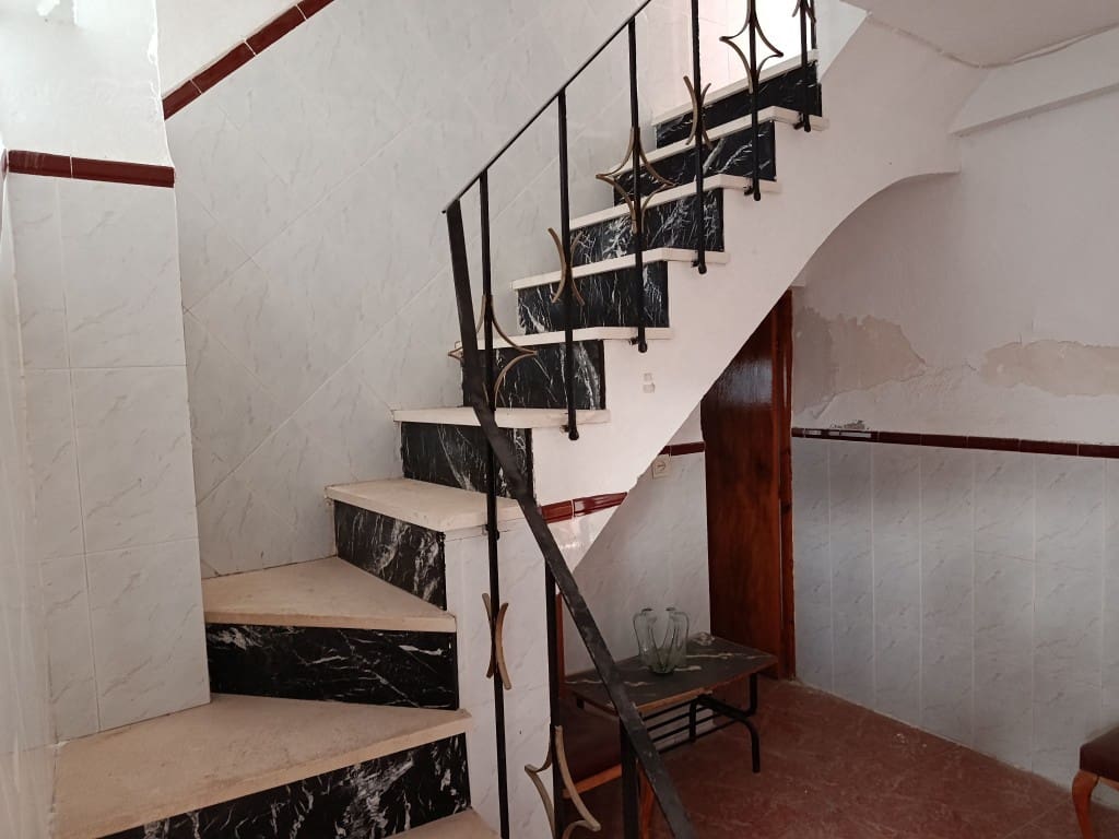 4 bedroom Townhouse for sale in Fuente-Tojar - € 35,000 (Ref: 10046134)