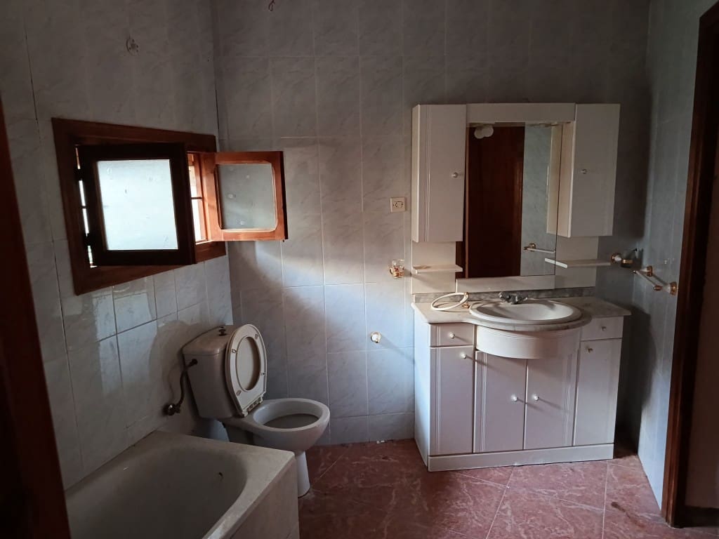 4 bedroom Townhouse for sale in Fuente-Tojar - € 35,000 (Ref: 10046134)