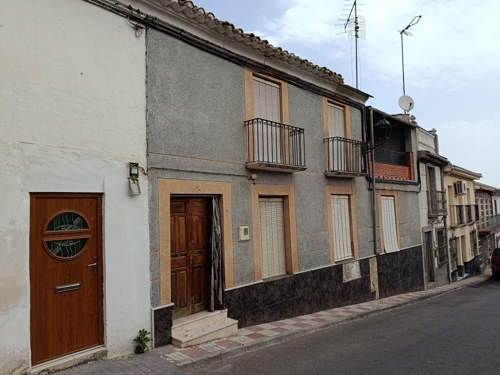 4 bedroom Townhouse for sale in Fuente-Tojar - € 35,000 (Ref: 10046134)