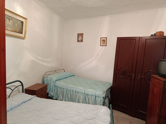 4 bedroom Townhouse for sale in Luque with garage - € 86,000 (Ref: 10046135)