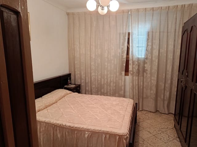 4 bedroom Townhouse for sale in Luque with garage - € 86,000 (Ref: 10046135)