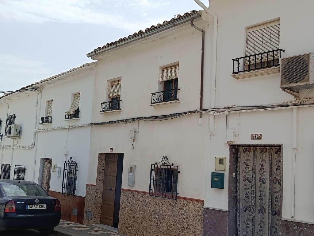 3 bedroom Townhouse for sale in Priego de Cordoba - € 39,900 (Ref: 10046136)
