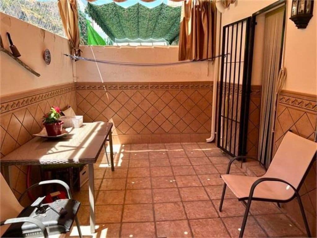 3 bedroom Townhouse for sale in Zuheros with garage - € 110,000 (Ref: 10046145)