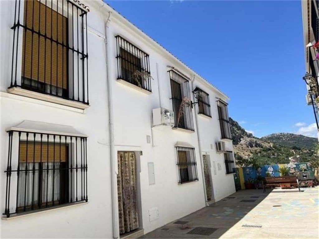 3 bedroom Townhouse for sale in Zuheros with garage - € 110,000 (Ref: 10046145)