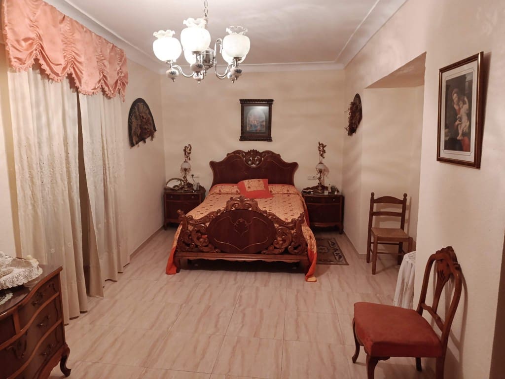 5 slaapkamer Huis te koop in Luque - € 89.000 (Ref: 10046148)