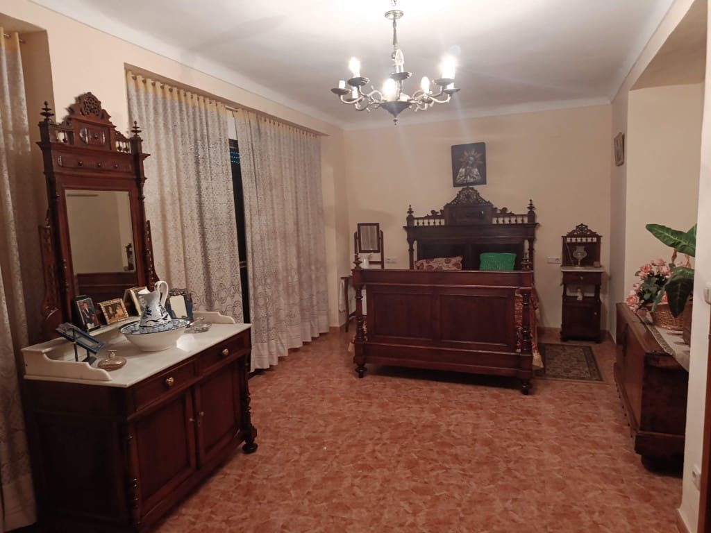 5 slaapkamer Huis te koop in Luque - € 89.000 (Ref: 10046148)