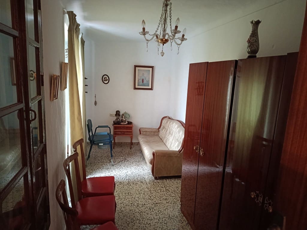 5 slaapkamer Huis te koop in Luque - € 89.000 (Ref: 10046148)