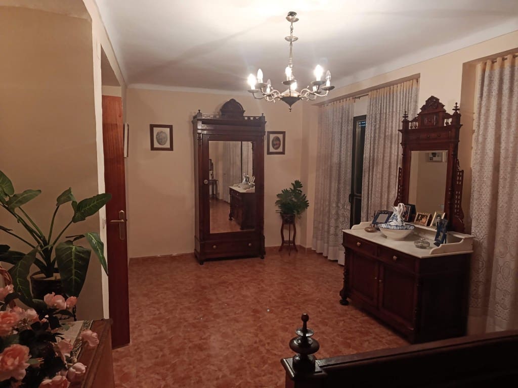5 slaapkamer Huis te koop in Luque - € 89.000 (Ref: 10046148)
