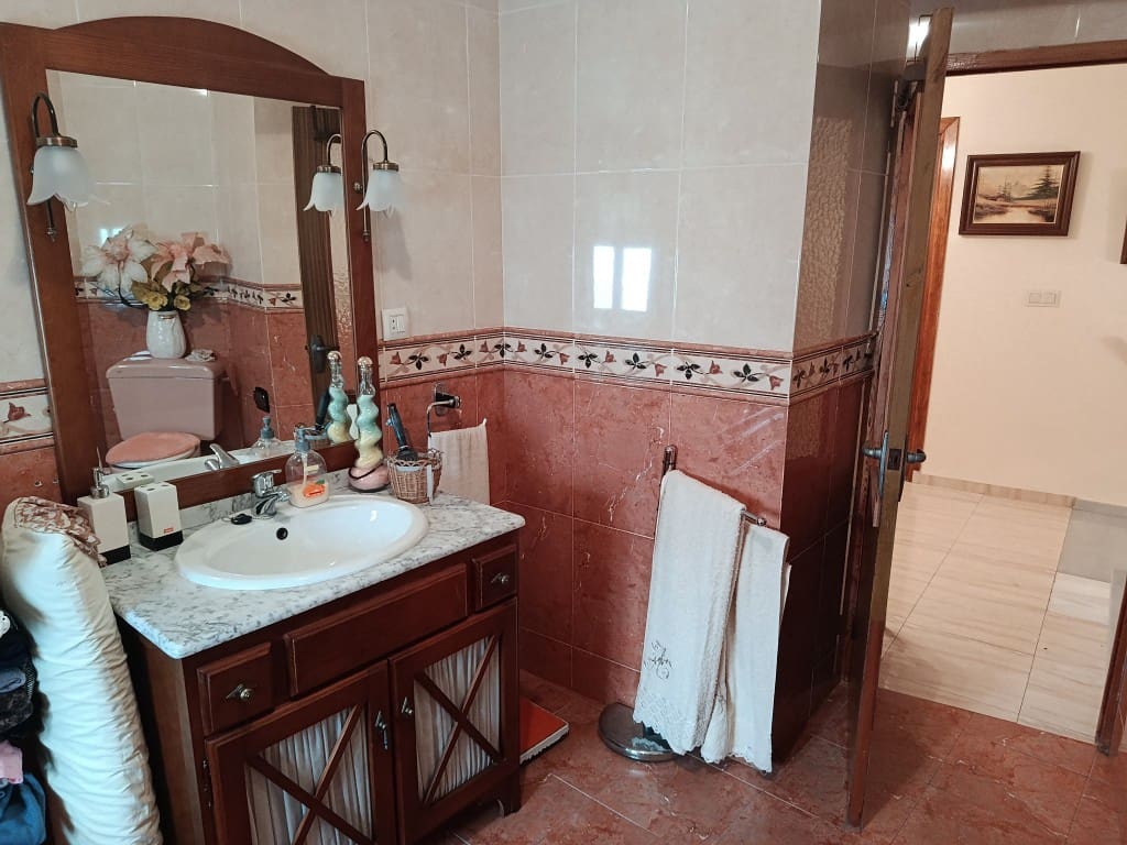 5 slaapkamer Huis te koop in Luque - € 89.000 (Ref: 10046148)