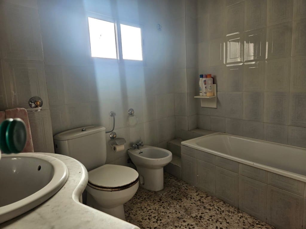 4 bedroom Townhouse for sale in Fuente-Tojar - € 23,000 (Ref: 10046149)