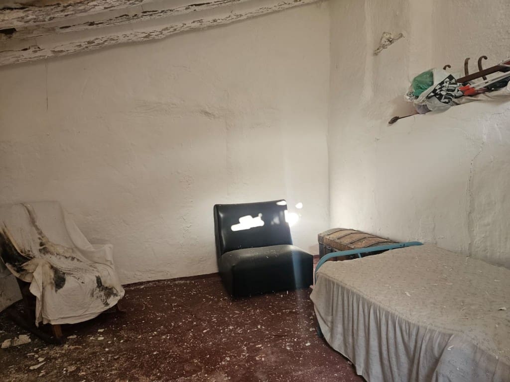 4 bedroom Townhouse for sale in Fuente-Tojar - € 23,000 (Ref: 10046149)