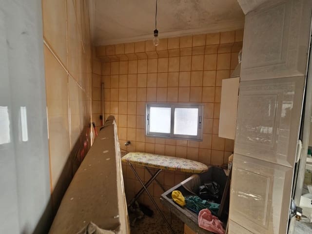 4 bedroom Townhouse for sale in Fuente-Tójar - € 23,000 (Ref: 10046149)