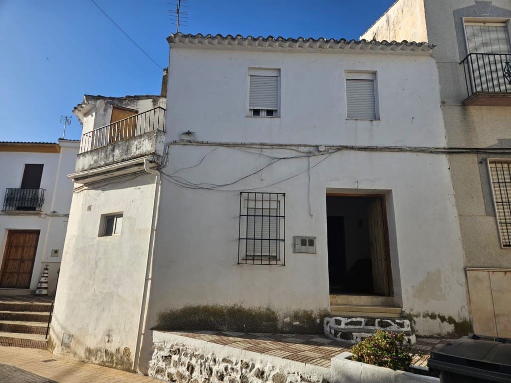 4 bedroom Townhouse for sale in Fuente-Tojar - € 23,000 (Ref: 10046149)