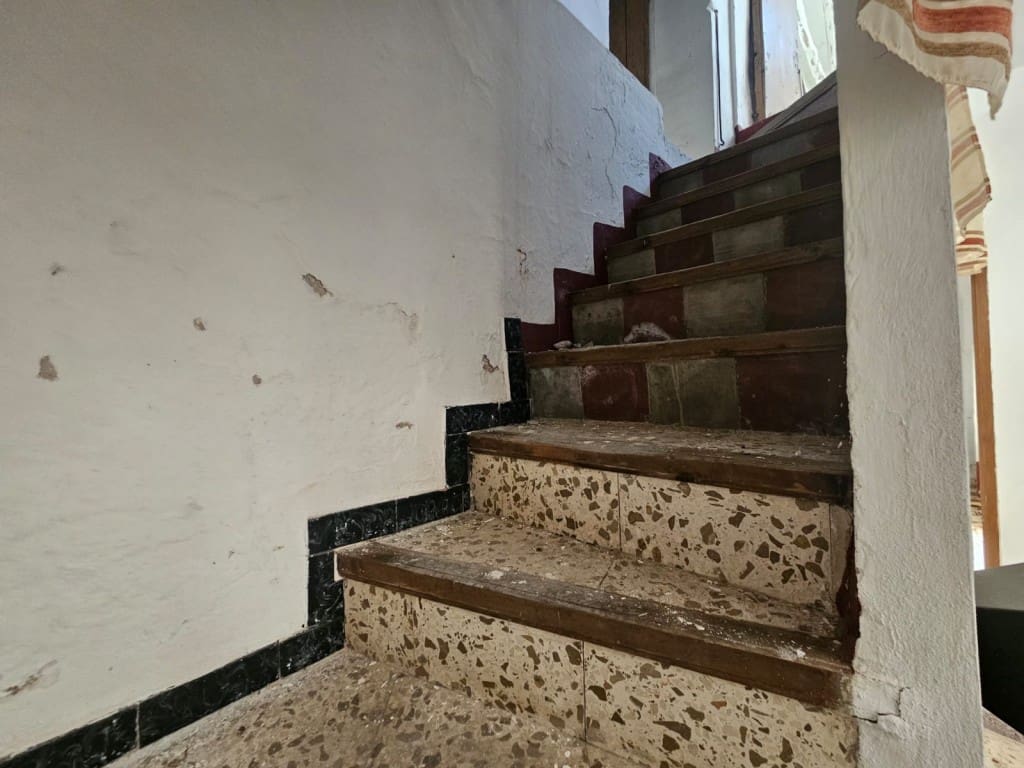 4 bedroom Townhouse for sale in Fuente-Tojar - € 23,000 (Ref: 10046149)