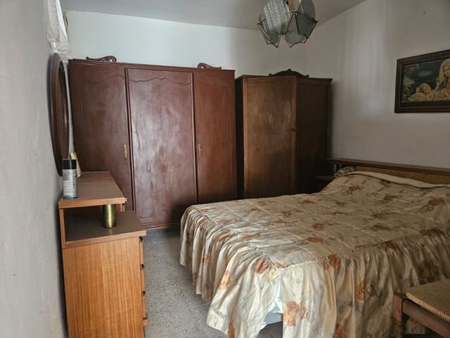 4 bedroom Townhouse for sale in Fuente-Tójar - € 23,000 (Ref: 10046149)
