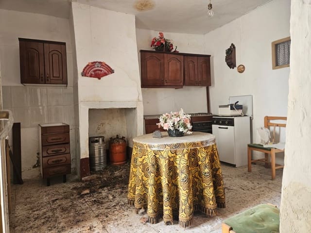 4 bedroom Townhouse for sale in Fuente-Tójar - € 23,000 (Ref: 10046149)