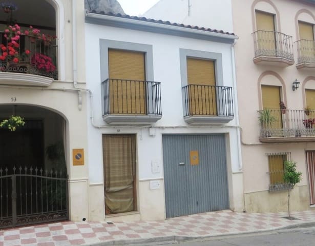 Casa de 4 habitaciones en Luque en venta con piscina - 55.000 € (Ref: 10046152)