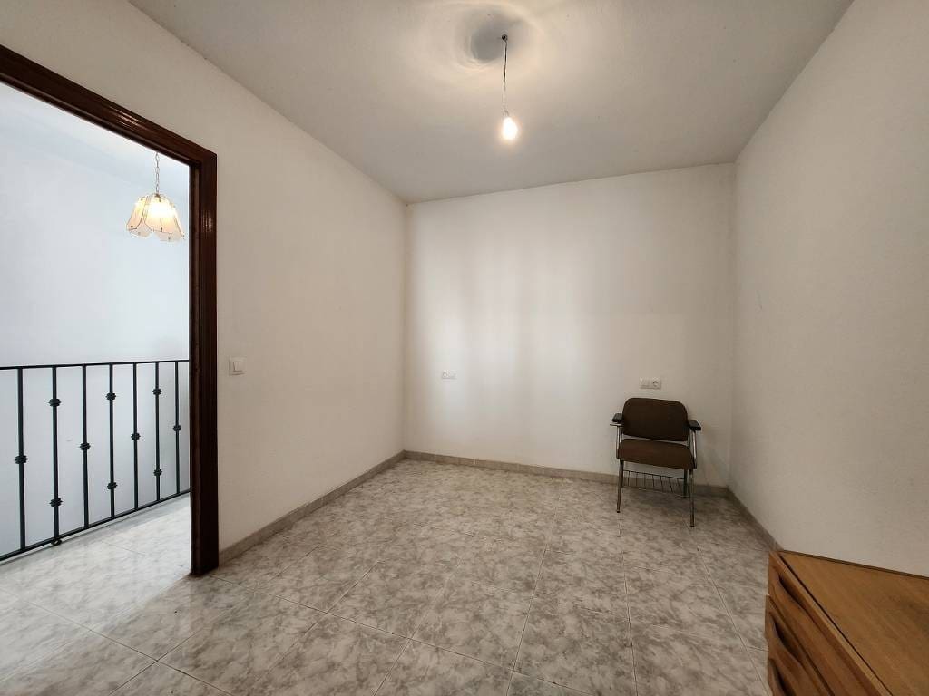 4 makuuhuone Omakotitalo myytävänä paikassa Luque mukana uima-altaan - 55 000 € (Ref: 10046152)