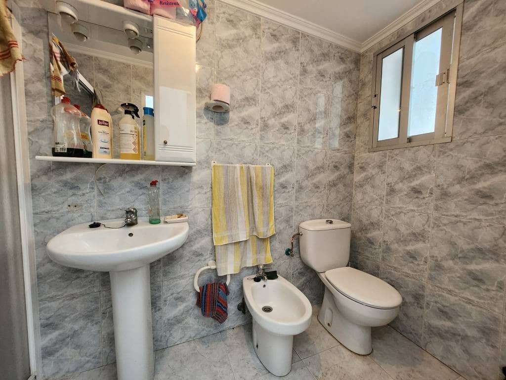 4 makuuhuone Omakotitalo myytävänä paikassa Luque mukana uima-altaan - 55 000 € (Ref: 10046152)