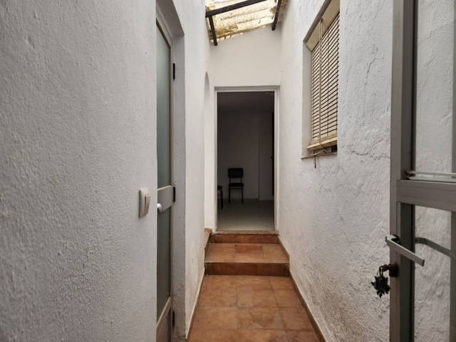 Casa de 4 habitaciones en Luque en venta con piscina - 55.000 € (Ref: 10046152)