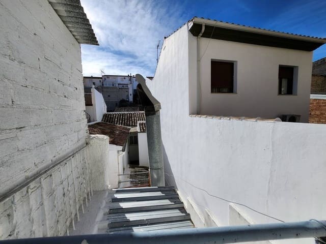 Casa de 4 habitaciones en Luque en venta con piscina - 55.000 € (Ref: 10046152)