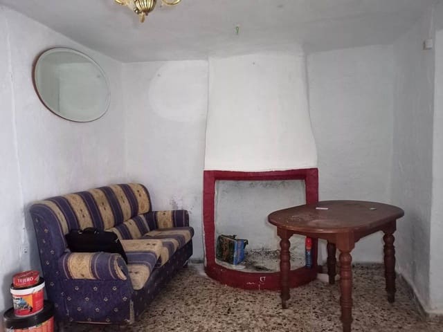 3 bedroom Townhouse for sale in Luque with pool - € 29,900 (Ref: 10046157)
