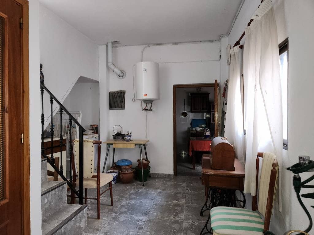5 soveværelse Byhus til salg i Luque med garage - € 107.000 (Ref: 10046158)
