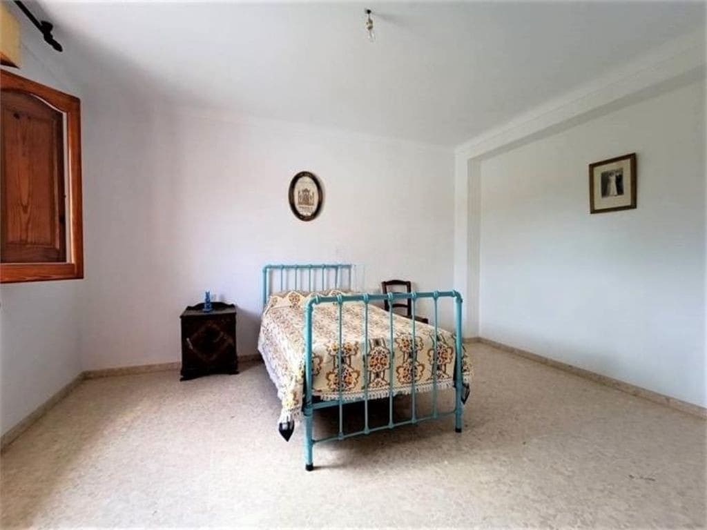 5 bedroom Townhouse for sale in Iznajar with garage - € 126,000 (Ref: 10046163)