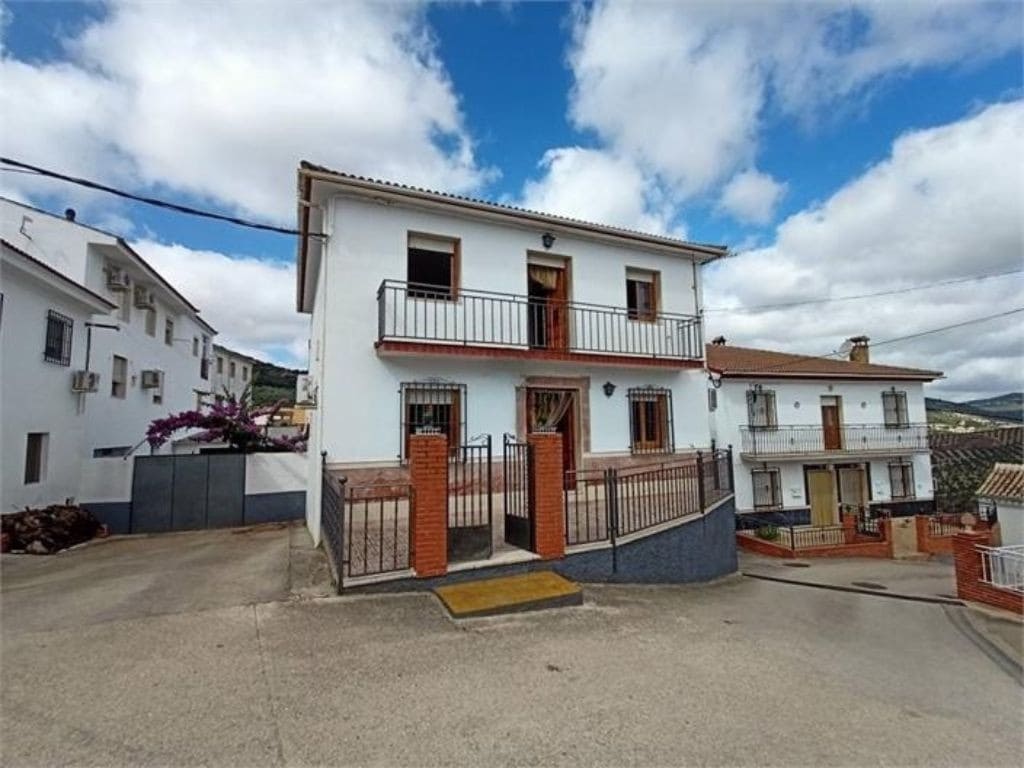 5 bedroom Townhouse for sale in Iznajar with garage - € 126,000 (Ref: 10046163)