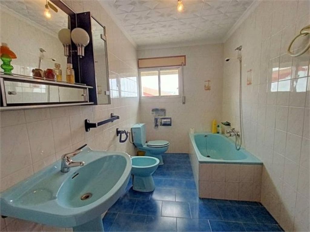 5 bedroom Townhouse for sale in Iznajar with garage - € 126,000 (Ref: 10046163)