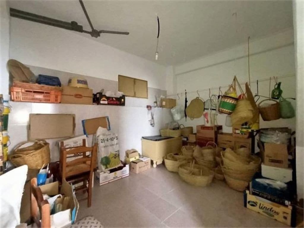 5 bedroom Townhouse for sale in Iznajar with garage - € 126,000 (Ref: 10046163)