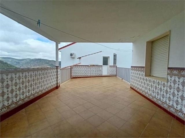5 bedroom Townhouse for sale in Iznájar with garage - € 126,000 (Ref: 10046163)
