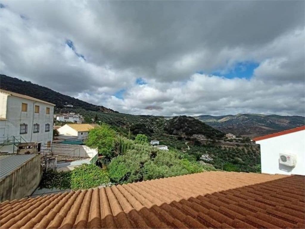 5 bedroom Townhouse for sale in Iznajar with garage - € 126,000 (Ref: 10046163)