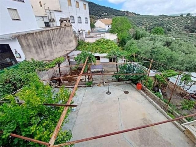 5 bedroom Townhouse for sale in Iznájar with garage - € 126,000 (Ref: 10046163)