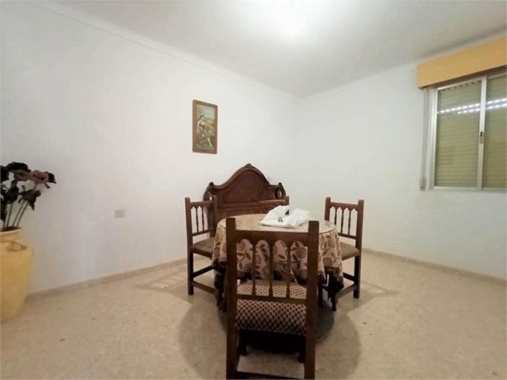 5 bedroom Townhouse for sale in Iznajar with garage - € 126,000 (Ref: 10046163)