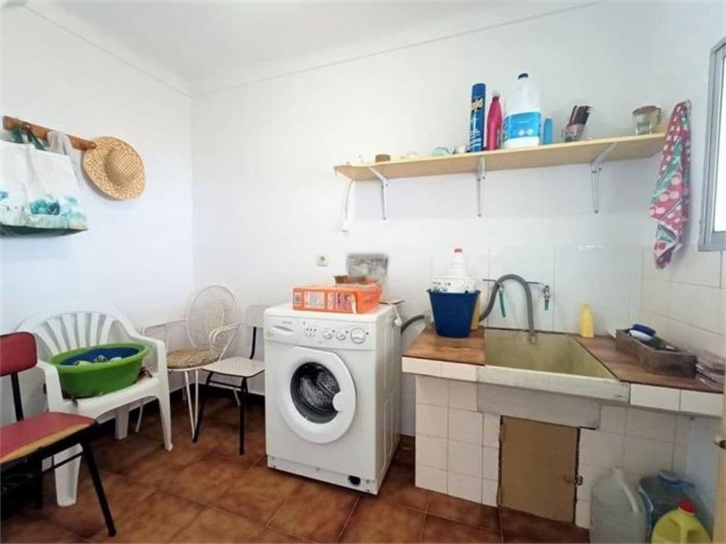 5 bedroom Townhouse for sale in Iznajar with garage - € 126,000 (Ref: 10046163)