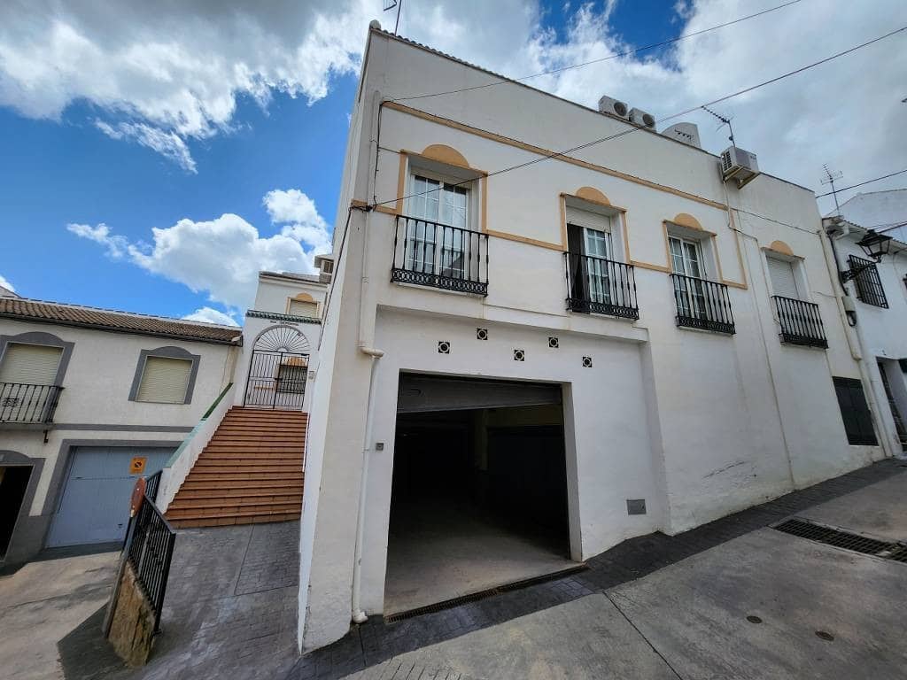 4 bedroom Townhouse for sale in Iznajar with pool - € 115,000 (Ref: 10046164)